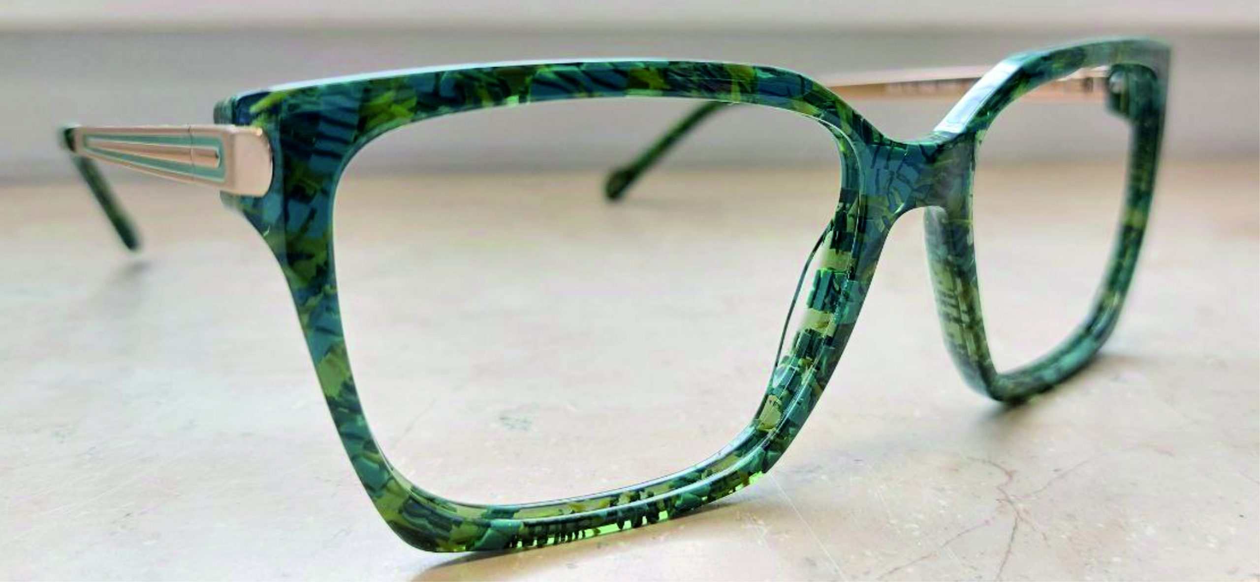 Brille in dschungelgrün