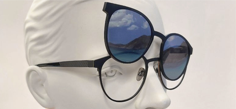 Korrektionsbrille mit Sonnenclip halb oben